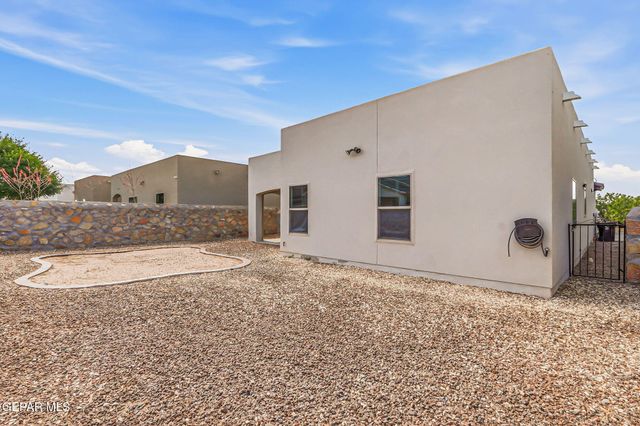 835 BRONZE HILL Avenue, Santa Teresa, NM 88008