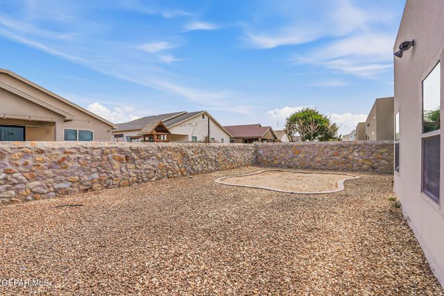 835 BRONZE HILL Avenue, Santa Teresa, NM 88008