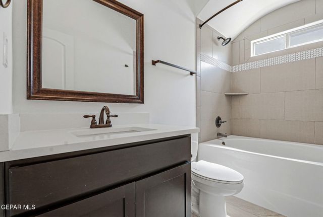 835 BRONZE HILL Avenue, Santa Teresa, NM 88008