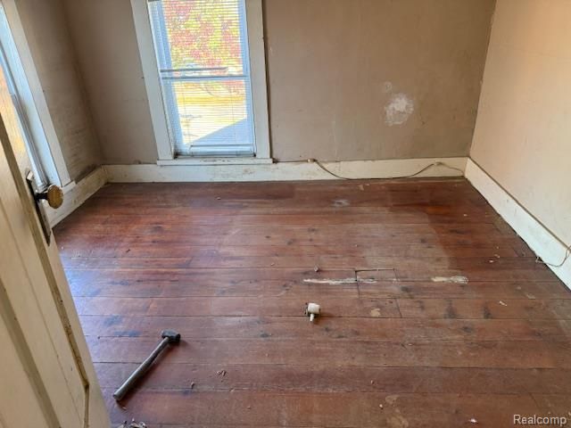 126 E Saint Clair Street, Almont, MI 48003