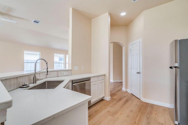 214 Sandhill DR, Lockhart, TX 78644