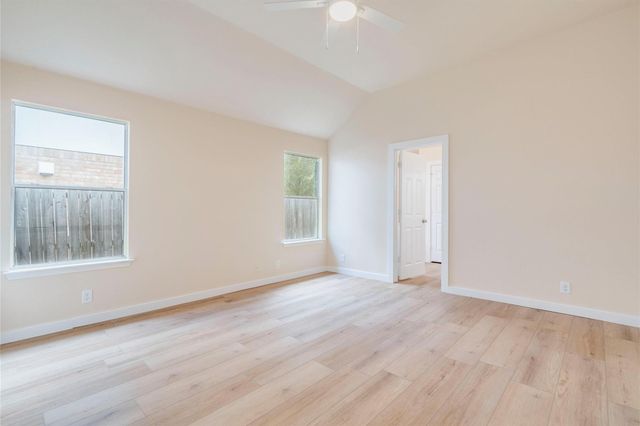 214 Sandhill DR, Lockhart, TX 78644