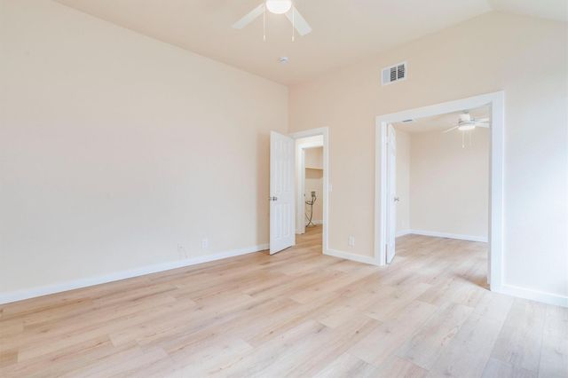 214 Sandhill DR, Lockhart, TX 78644