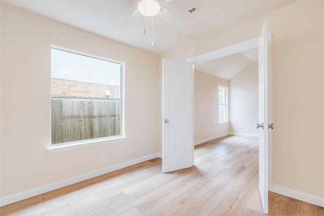 214 Sandhill DR, Lockhart, TX 78644