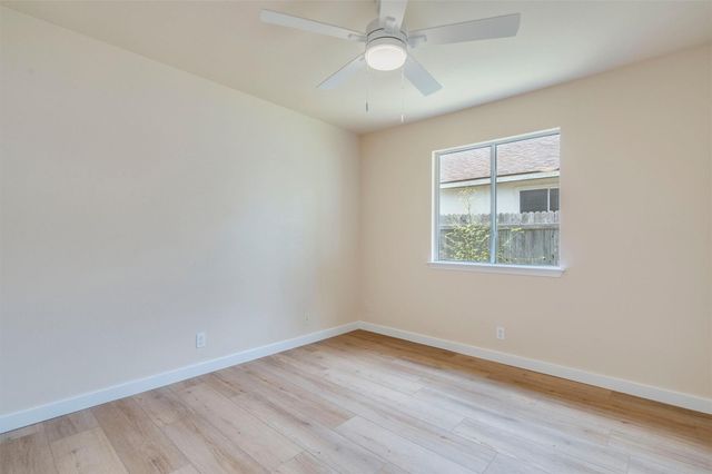 214 Sandhill DR, Lockhart, TX 78644