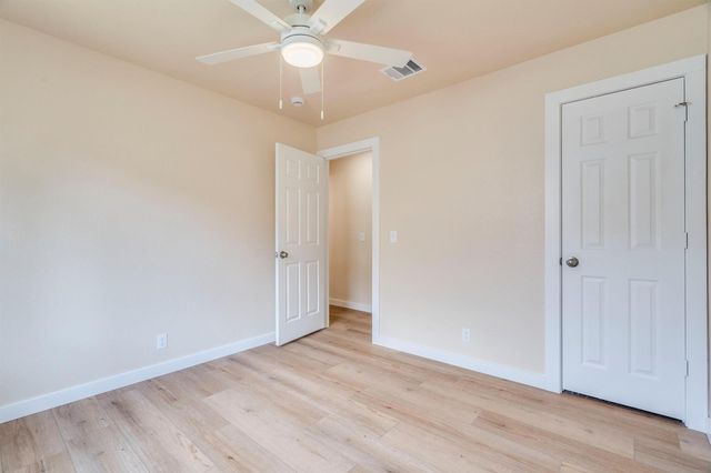 214 Sandhill DR, Lockhart, TX 78644