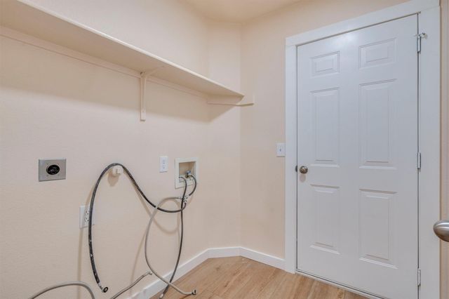 214 Sandhill DR, Lockhart, TX 78644