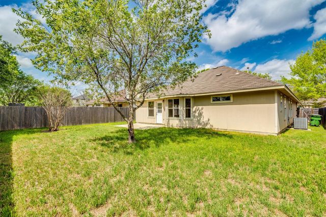214 Sandhill DR, Lockhart, TX 78644