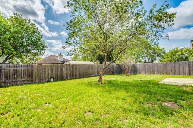 214 Sandhill DR, Lockhart, TX 78644