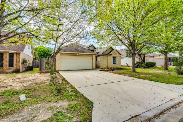 214 Sandhill DR, Lockhart, TX 78644