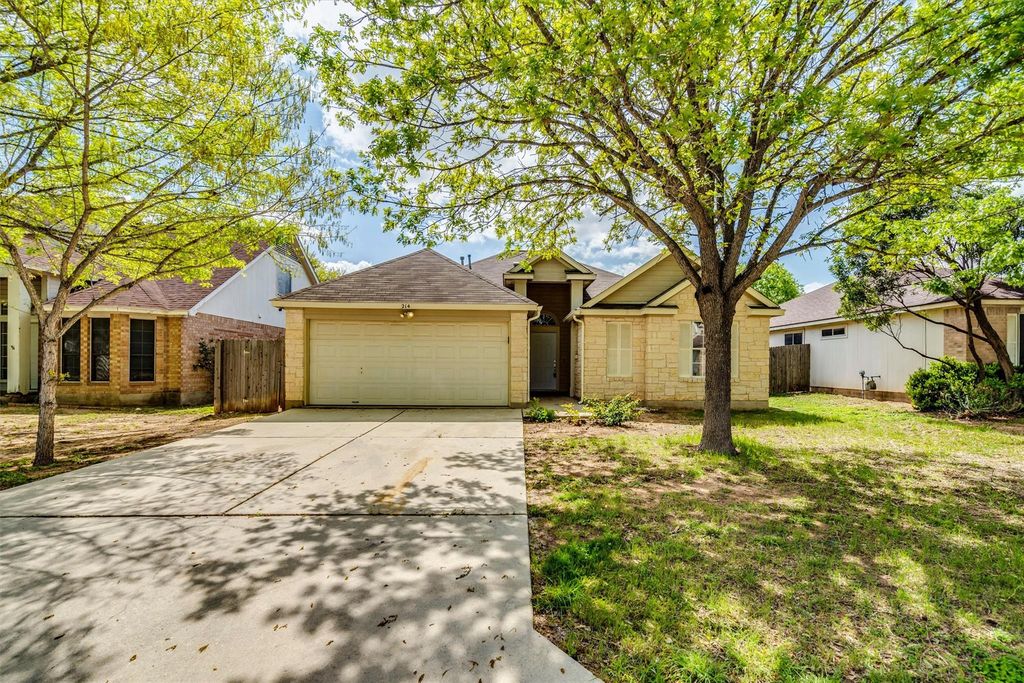 214 Sandhill DR, Lockhart, TX 78644