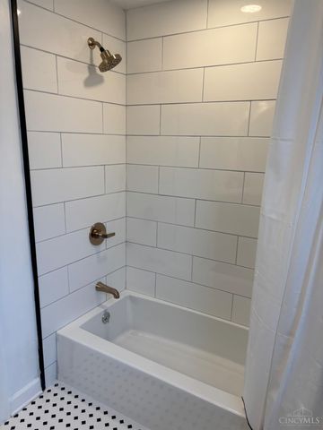 4041 W Eighth Street, Cincinnati, OH 45205