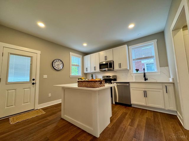 4041 W Eighth Street, Cincinnati, OH 45205
