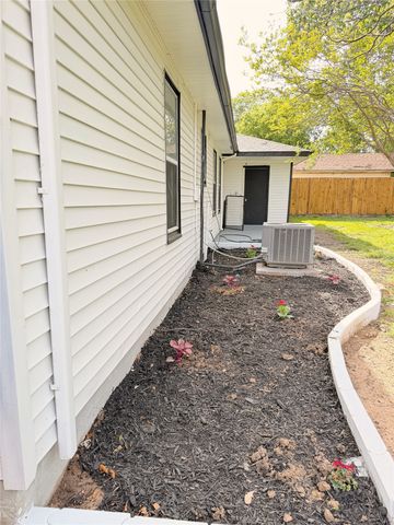 5713 Highland Avenue, Haltom City, TX 76117