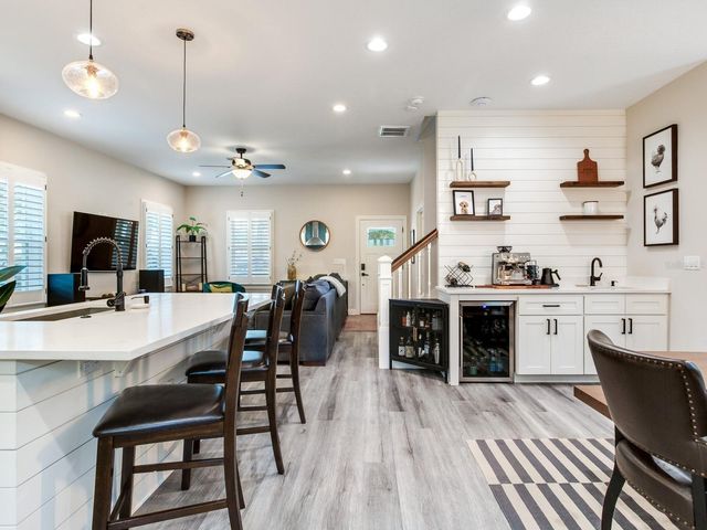 6906 N DUNCAN AVENUE, Tampa, FL 33604