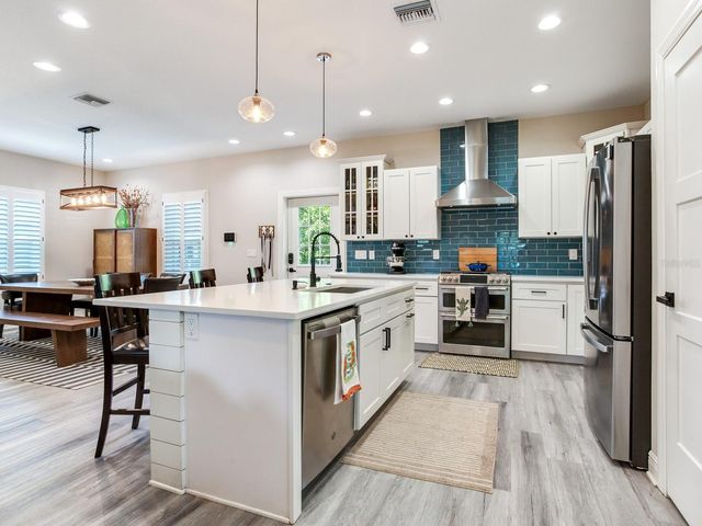 6906 N DUNCAN AVENUE, Tampa, FL 33604