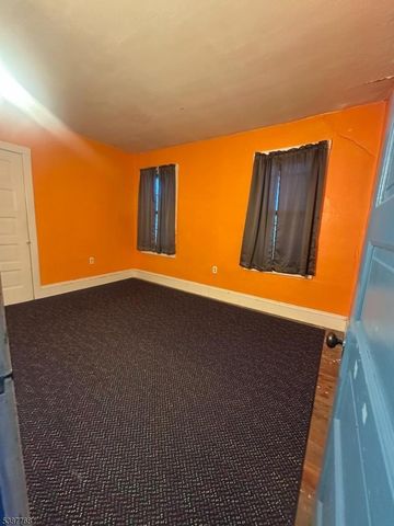 233 Irwin St, Phillipsburg Town, NJ 08865