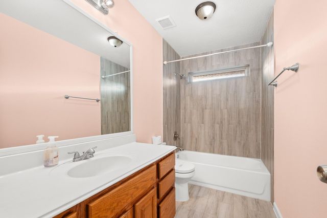 1530 Hunter Green Lane, Fresno, TX 77545