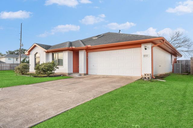 1530 Hunter Green Lane, Fresno, TX 77545