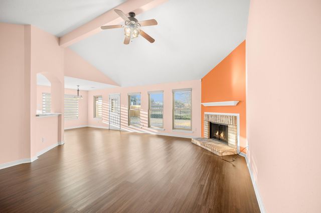 1530 Hunter Green Lane, Fresno, TX 77545