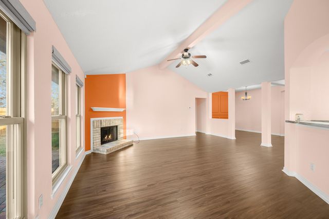 1530 Hunter Green Lane, Fresno, TX 77545