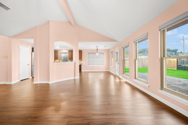 1530 Hunter Green Lane, Fresno, TX 77545