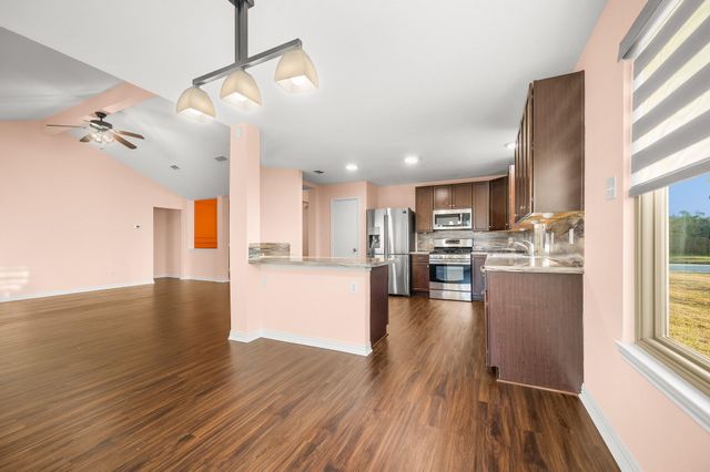 1530 Hunter Green Lane, Fresno, TX 77545