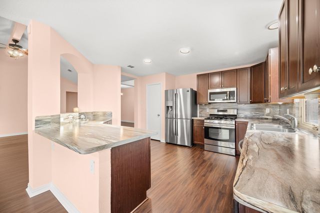 1530 Hunter Green Lane, Fresno, TX 77545