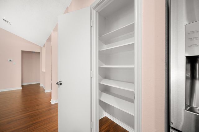 1530 Hunter Green Lane, Fresno, TX 77545