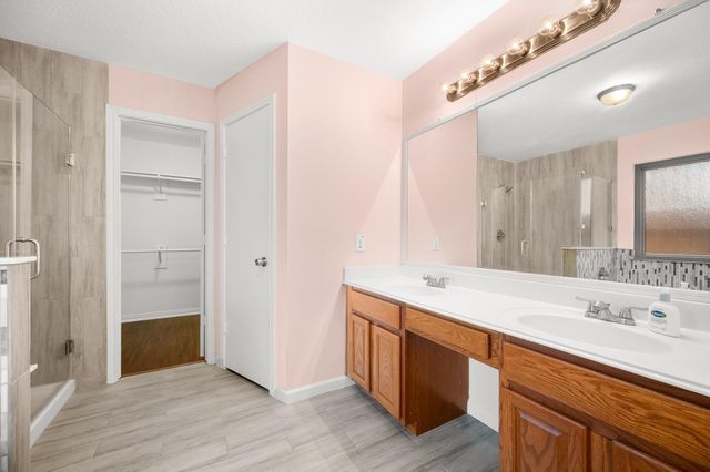 1530 Hunter Green Lane, Fresno, TX 77545