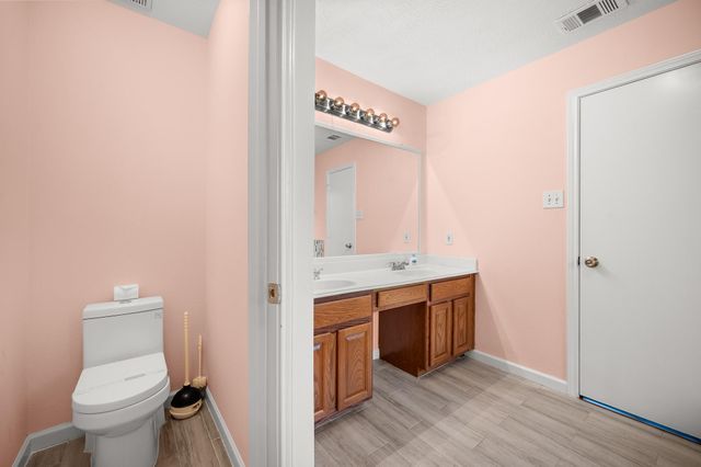 1530 Hunter Green Lane, Fresno, TX 77545