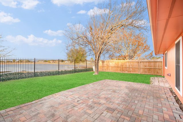 1530 Hunter Green Lane, Fresno, TX 77545