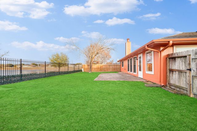 1530 Hunter Green Lane, Fresno, TX 77545