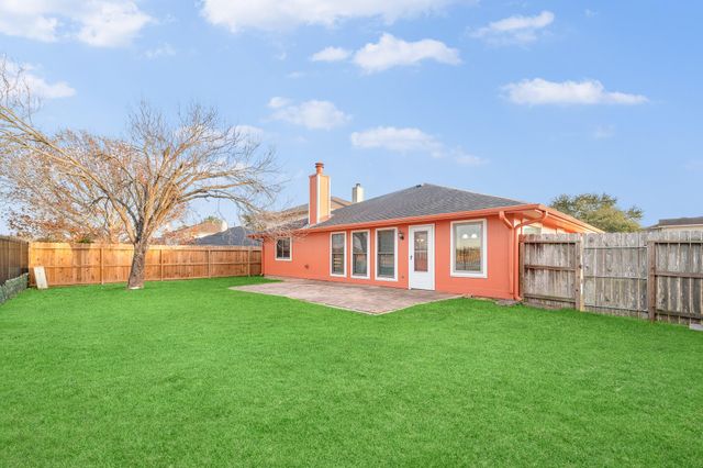 1530 Hunter Green Lane, Fresno, TX 77545