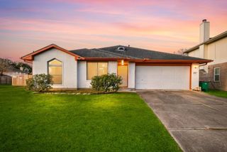 1530 Hunter Green Lane, Fresno, TX 77545