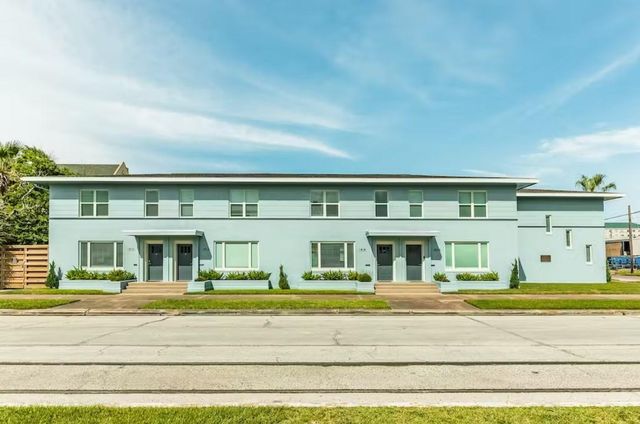 2428 Bernardo De Galvez Avenue D, Galveston, TX 77550