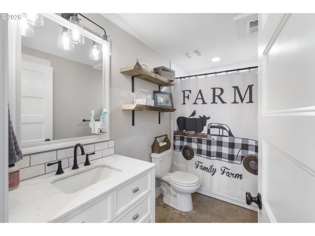 16453 S FORSYTHE Rd, Oregon City, OR 97045