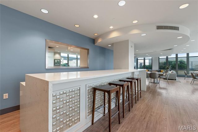 4909 Laclede Avenue 801, St Louis, MO 63108