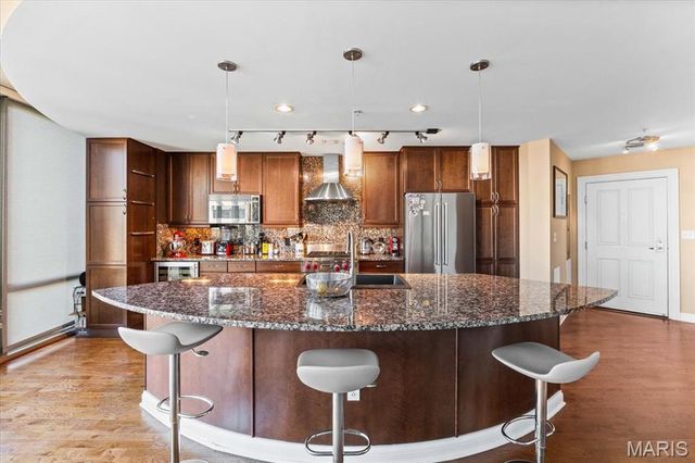 4909 Laclede Avenue 801, St Louis, MO 63108