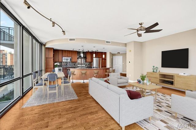 4909 Laclede Avenue 801, St Louis, MO 63108