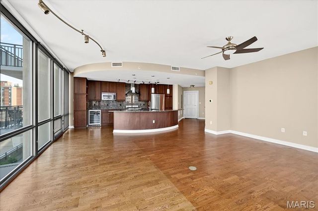 4909 Laclede Avenue 801, St Louis, MO 63108