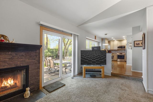 879 Burgess Circle, Buffalo Grove, IL 60089