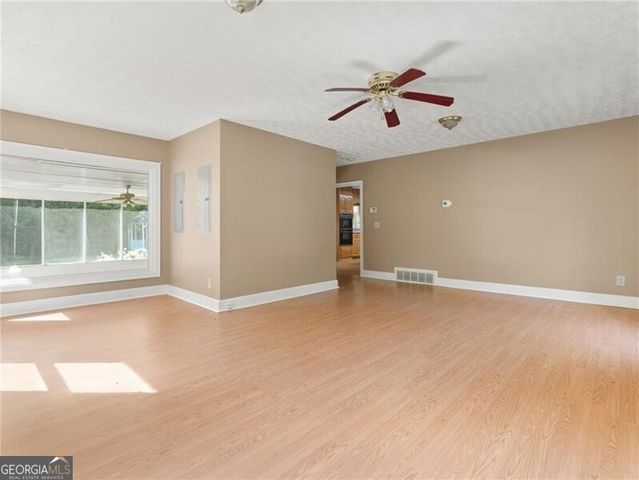 291 E Memorial Drive, Dallas, GA 30132
