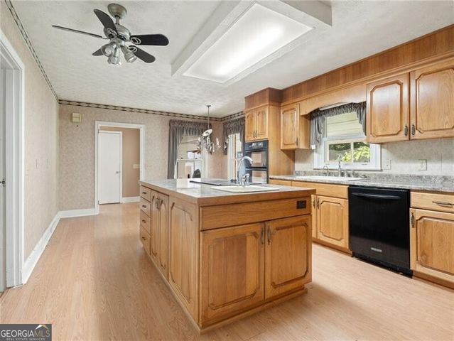 291 E Memorial Drive, Dallas, GA 30132