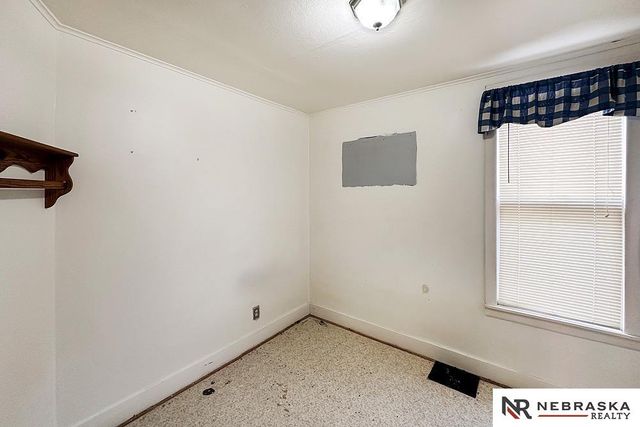 5050 S 38th Street, Omaha, NE 68107