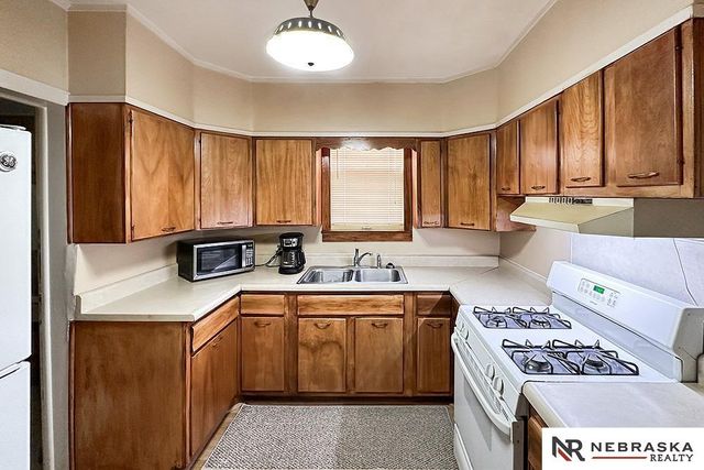 5050 S 38th Street, Omaha, NE 68107