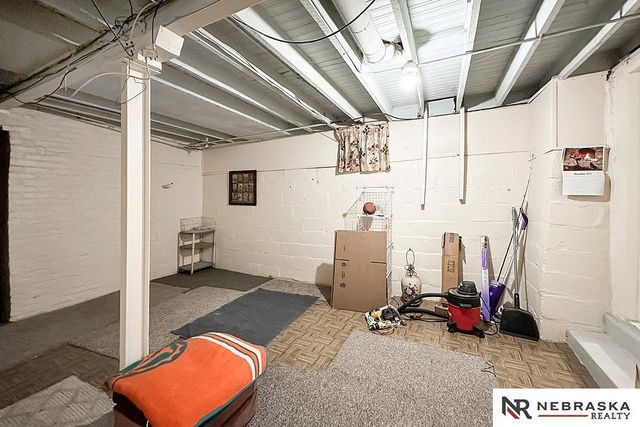 5050 S 38th Street, Omaha, NE 68107