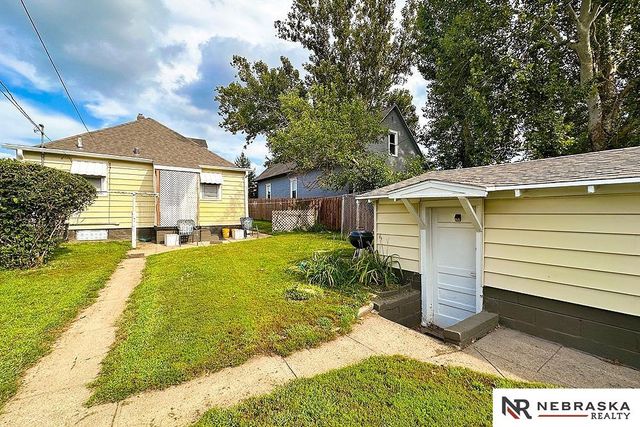 5050 S 38th Street, Omaha, NE 68107