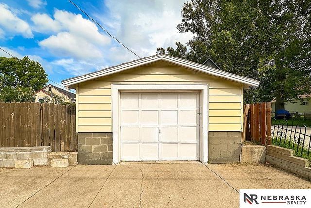 5050 S 38th Street, Omaha, NE 68107