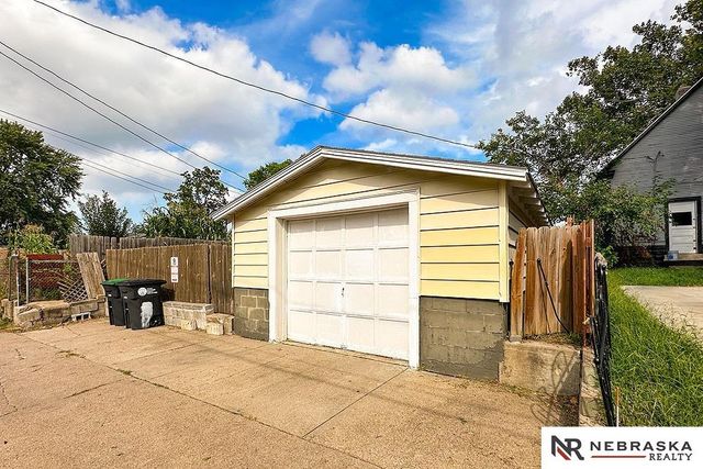 5050 S 38th Street, Omaha, NE 68107